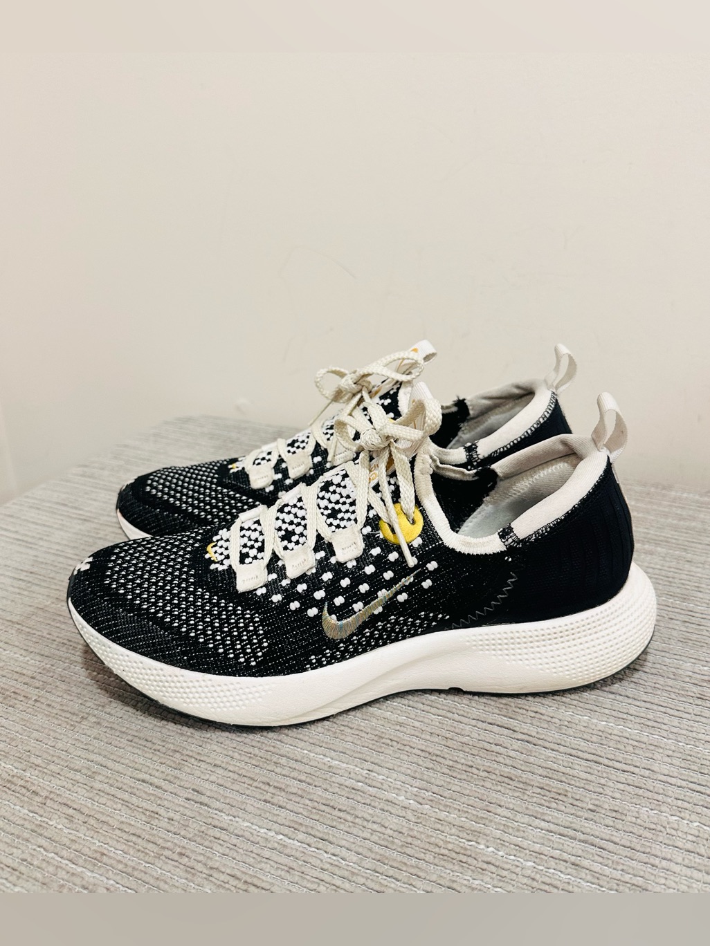 Nike React Escape Rn Flyknit Black Sail Gold Women’s Snoes Dc4269-002 Size 8,5